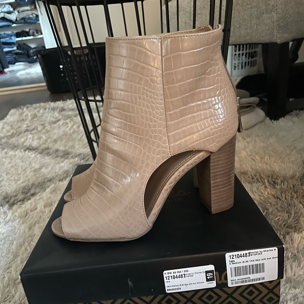 Brand new in box! Charles by Charles David-fable size 9